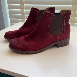 Sofft cranberry chelsea boots size 7